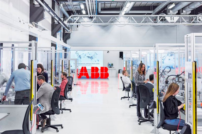 ABB-studie visar att nyindustrialiseringen är i riskzonen på grund av global utbildningsklyfta inom automation